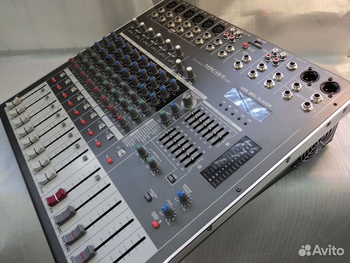 Активный микшерный пульт