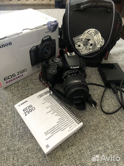 Зеркальный фотоаппарат canon eos 250d