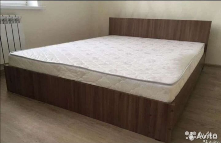 Кровать с матрасом. Новая