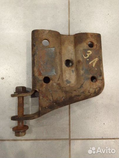 Кронштейн рессоры задний левый Hummer H3 3.7 05-10