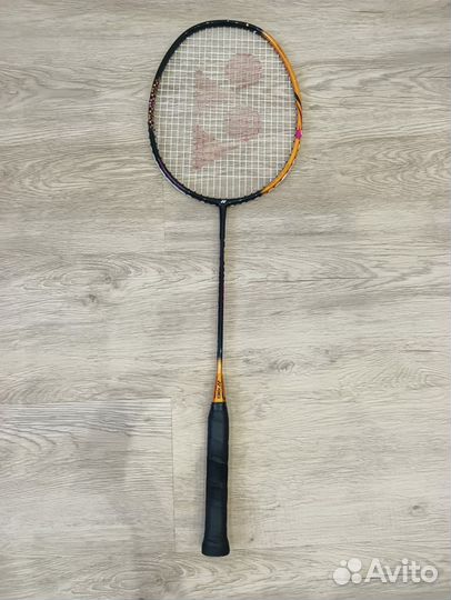 Ракетка для бадминтона yonex
