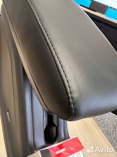 Подлокотник Лада Веста