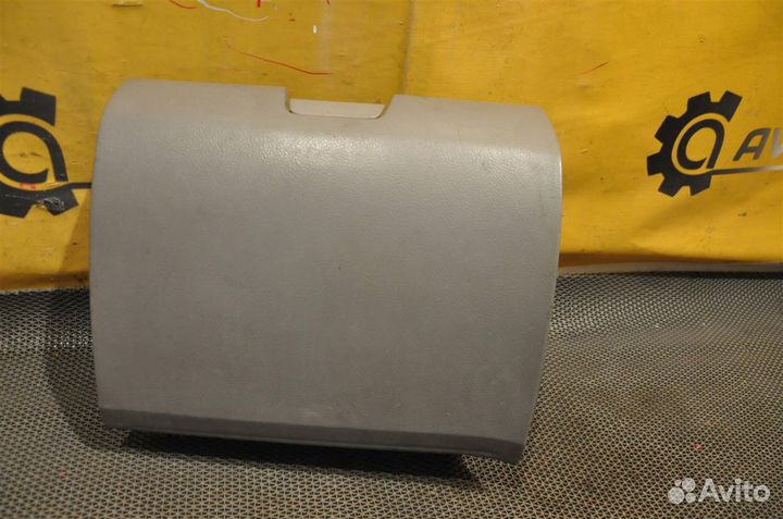 Бардачок toyota voxy AZR60G