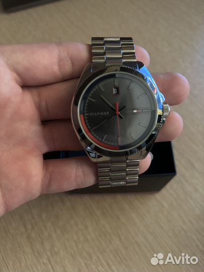 Часы Tommy hilfiger