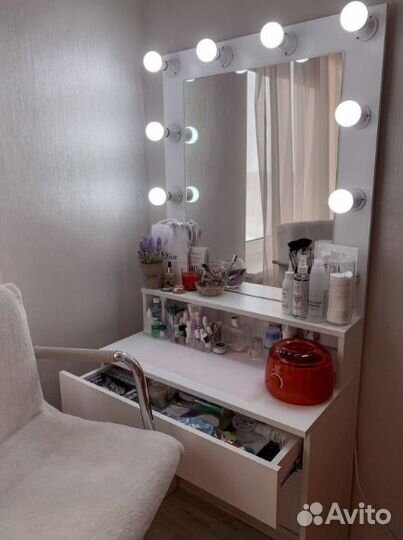 Туалетный стол с подсветкой