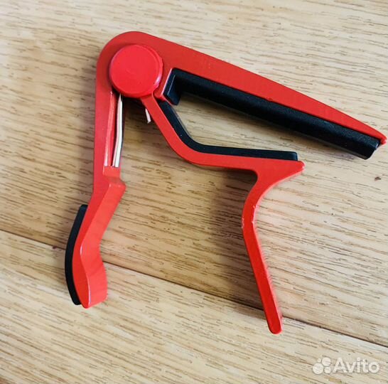 Каподастр для гитары