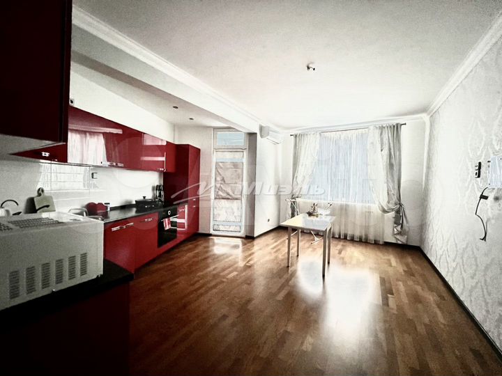 Доля в 5-к. квартире, 153 м², 3/4 эт.