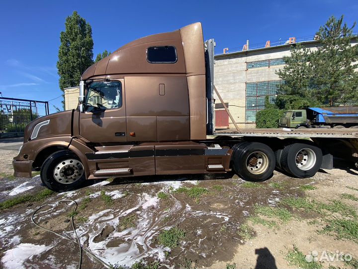 Volvo VNL 64T, 2003