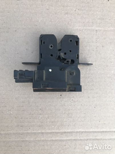 Замок стекла двери багажника Peugeot 407 SW