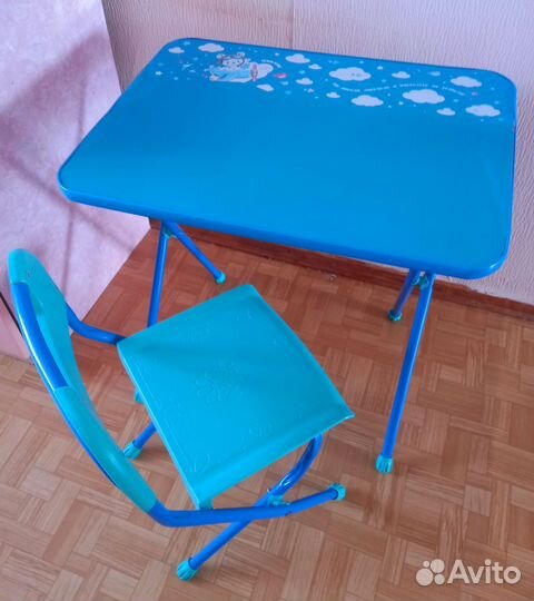 Стул складной и стол для детей