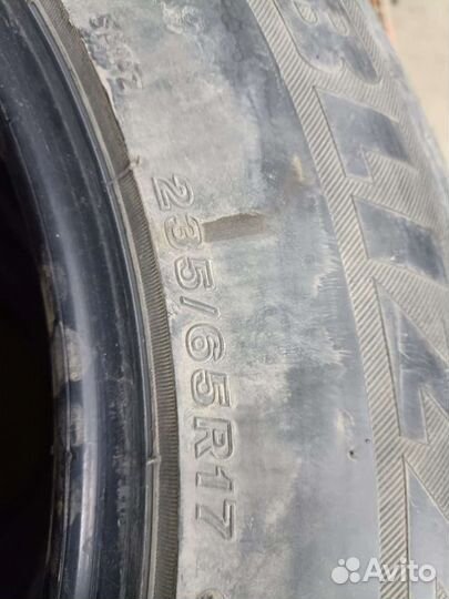 Bridgestone Blizzak Spike-01 235/65 R17 108T