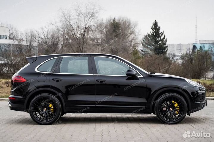 Литые диски в стиле Porsche R21 на Porsche Cayenne