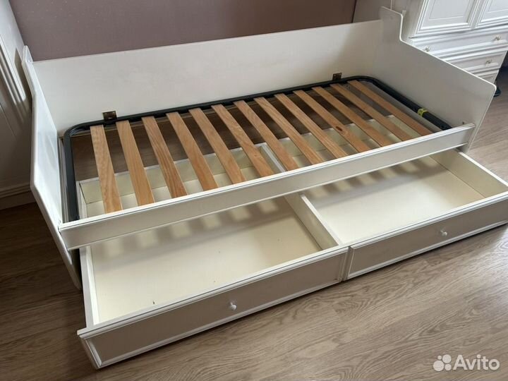 Кровать односпальная белая с ящиком