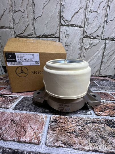 A2122403217 Mercedes подушка двигателя E212 E218