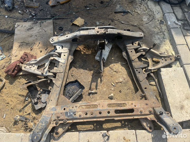 Подрамник Рено Меган 1