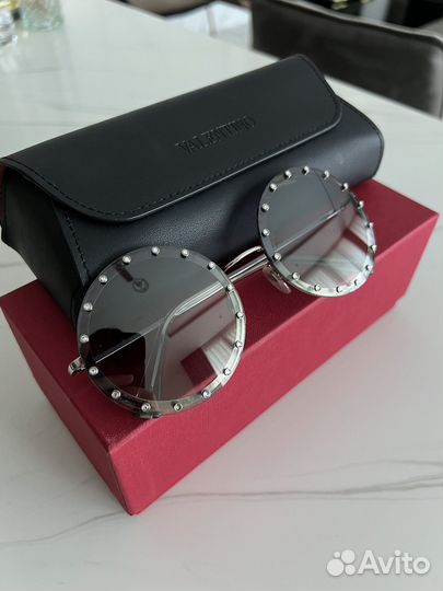 Солнечные очки Valentino