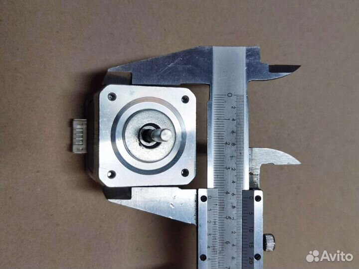 Шаговый двигатель nema 17