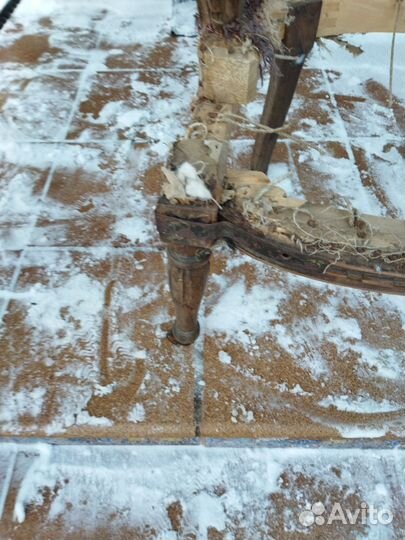 Антикварное кресло