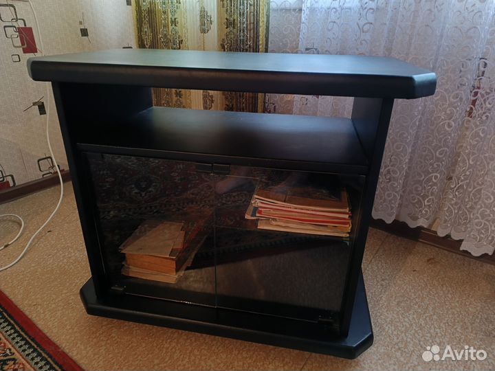 Тумба под радиоаппаратуру