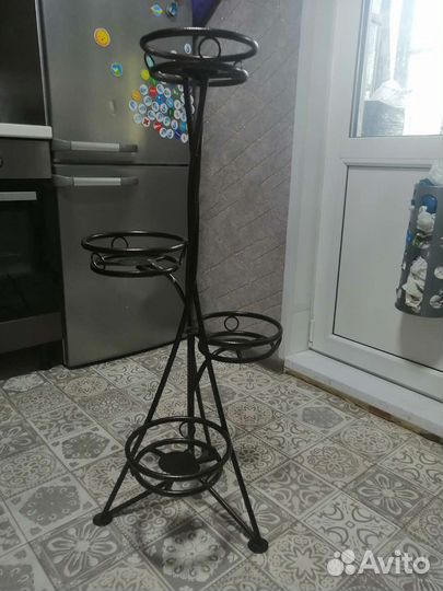 Подставка для цветов напольная металлическая