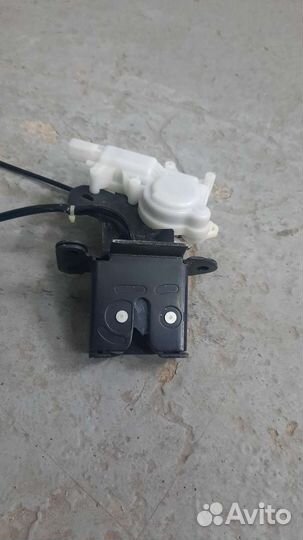 Замок крышки багажника Мазда 3 бк хэтч