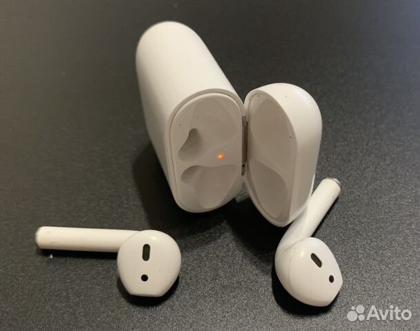 AirPods (оригинал 1-поколение)