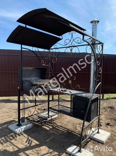 Мангал с крышей