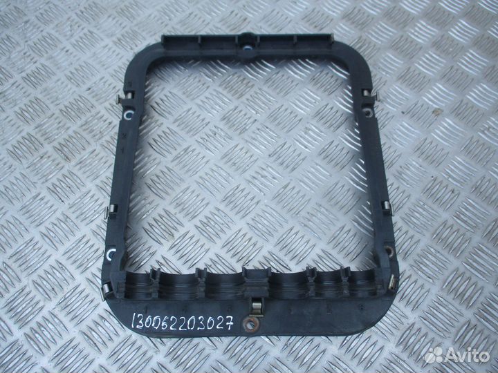 Передняя рамка Mercedes-Benz A9605401523