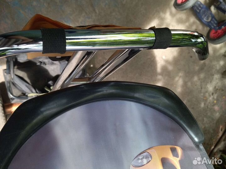 Детский велосипед с ручкой бу и игрушки