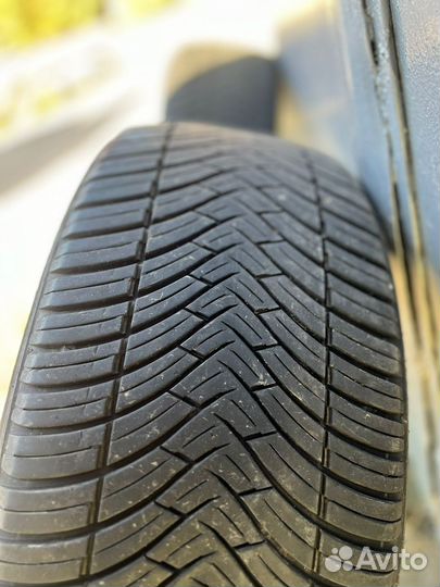 Triangle SeasonX TA01 235/50 R18