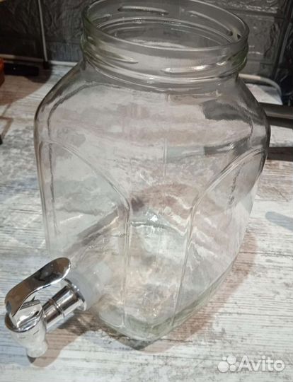 Банка новая 3л с краником