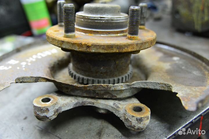 Mazda 6 GG кулак задний правый