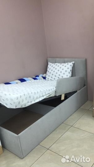 Детская кровать с мягким изголовьем