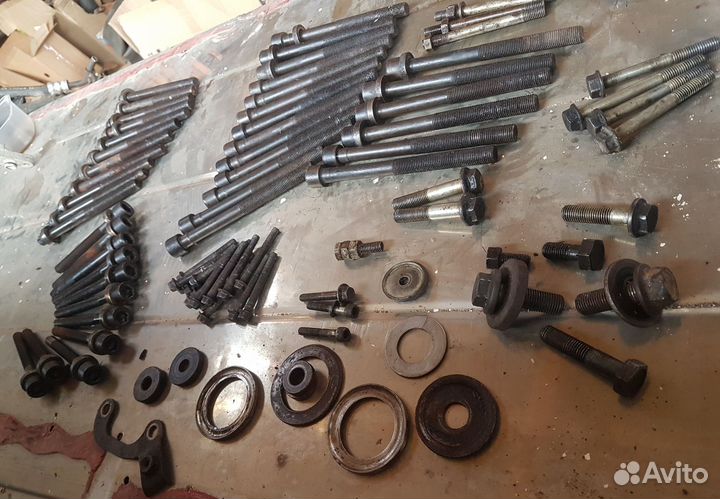 Болты и шпильки двигателя Ваз 2110 - 2115