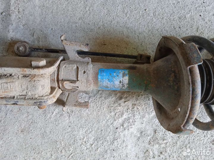 Стойка передняя левая в сборе Mercedes W638 Vito