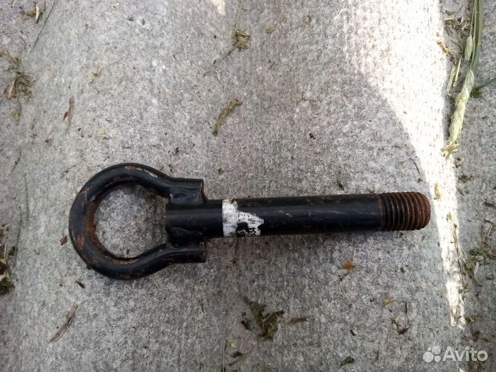 Буксировочный крюк renault logan