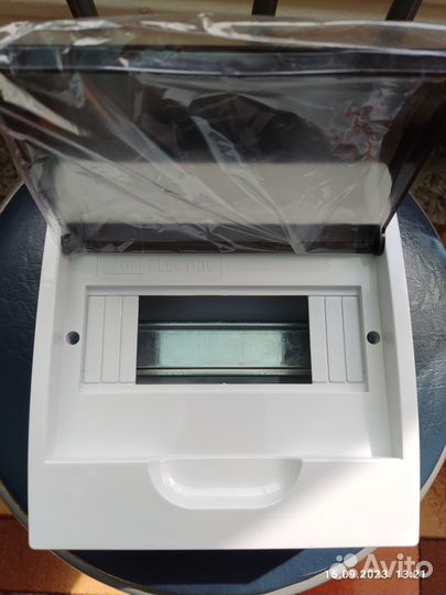 Бокс/щит распределительный щрн для автоматов 8 мод