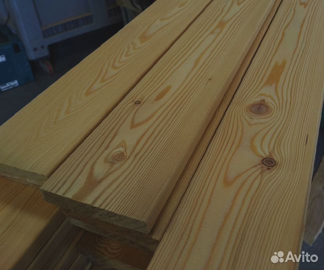 Качественные доски лиственницы 25x100 мм, строганная поверхность
