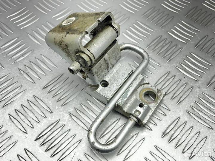 Петля двери задняя левая Volkswagen Golf MK4