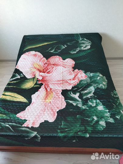 Покрывало 250х230 на 2 х спальную кровать новое