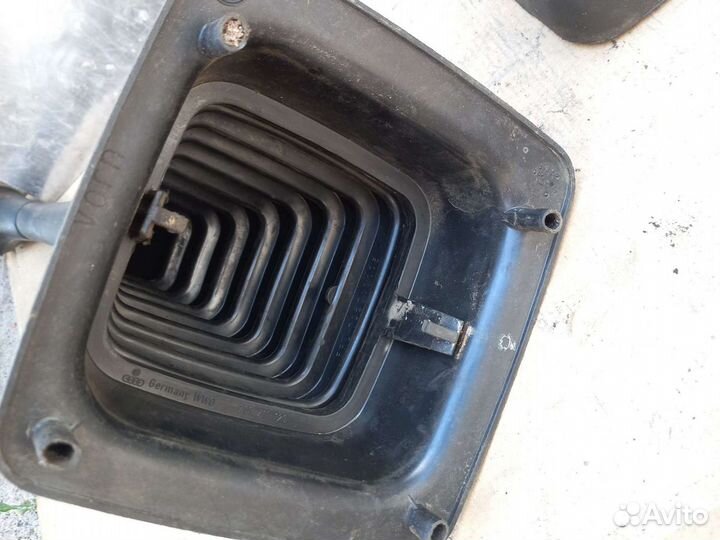 VW T4(91-03) кожух 701711120 ручки передач