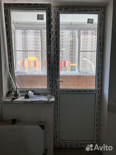 Оконный блок с дверью