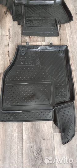 Автомобильные коврики резиновые на Пежо 408