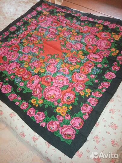 Павловопосадский платок. Крепдешин