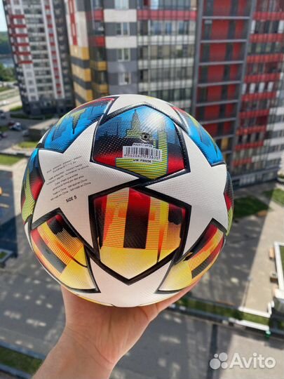 Футбольный мяч adidas лига чемпионов 2023