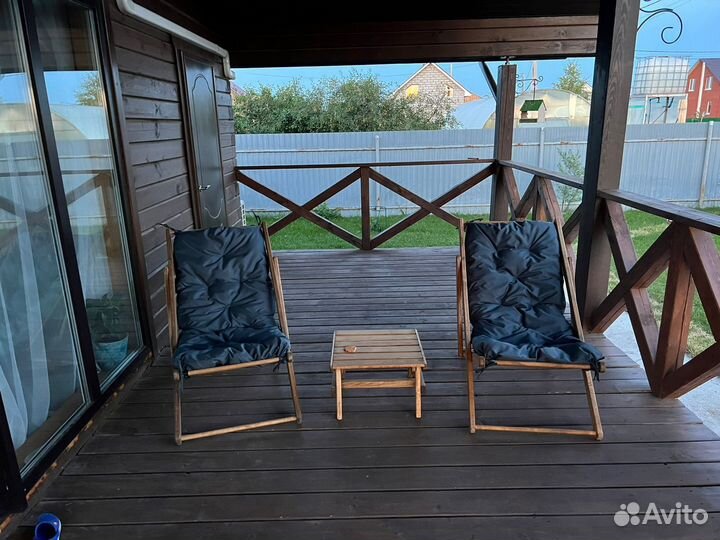 Шезлонги со столом и матрасами