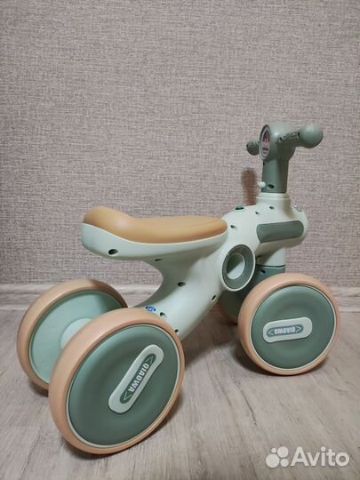 Детский беговел (велосипед)