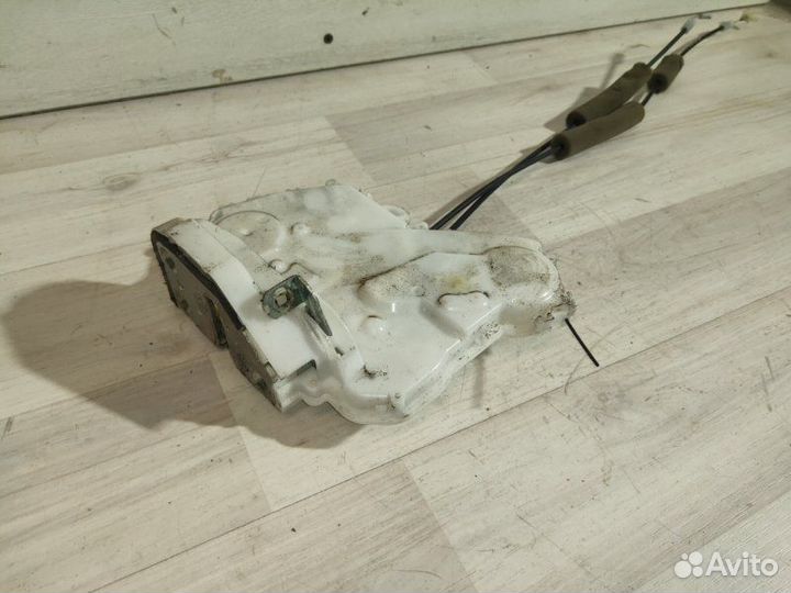 Замок двери задний правый Honda Civic Viii 5D 2009