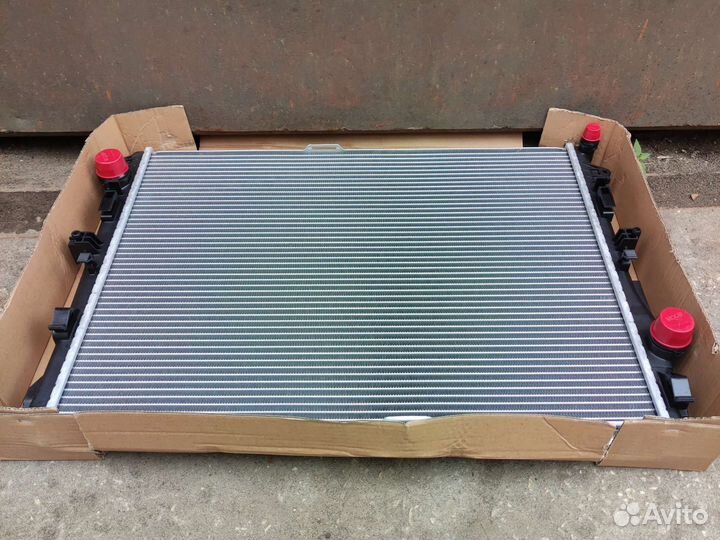 Радиатор охлаждения двигателя Mercedes W213