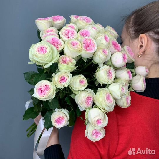 Пионовидная кустовая роза